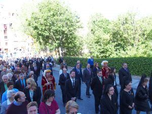La Virgen de la Luz recorre en procesión las calles de Cuenca acompañada de cientos de fieles 2 Virgen de la Luz