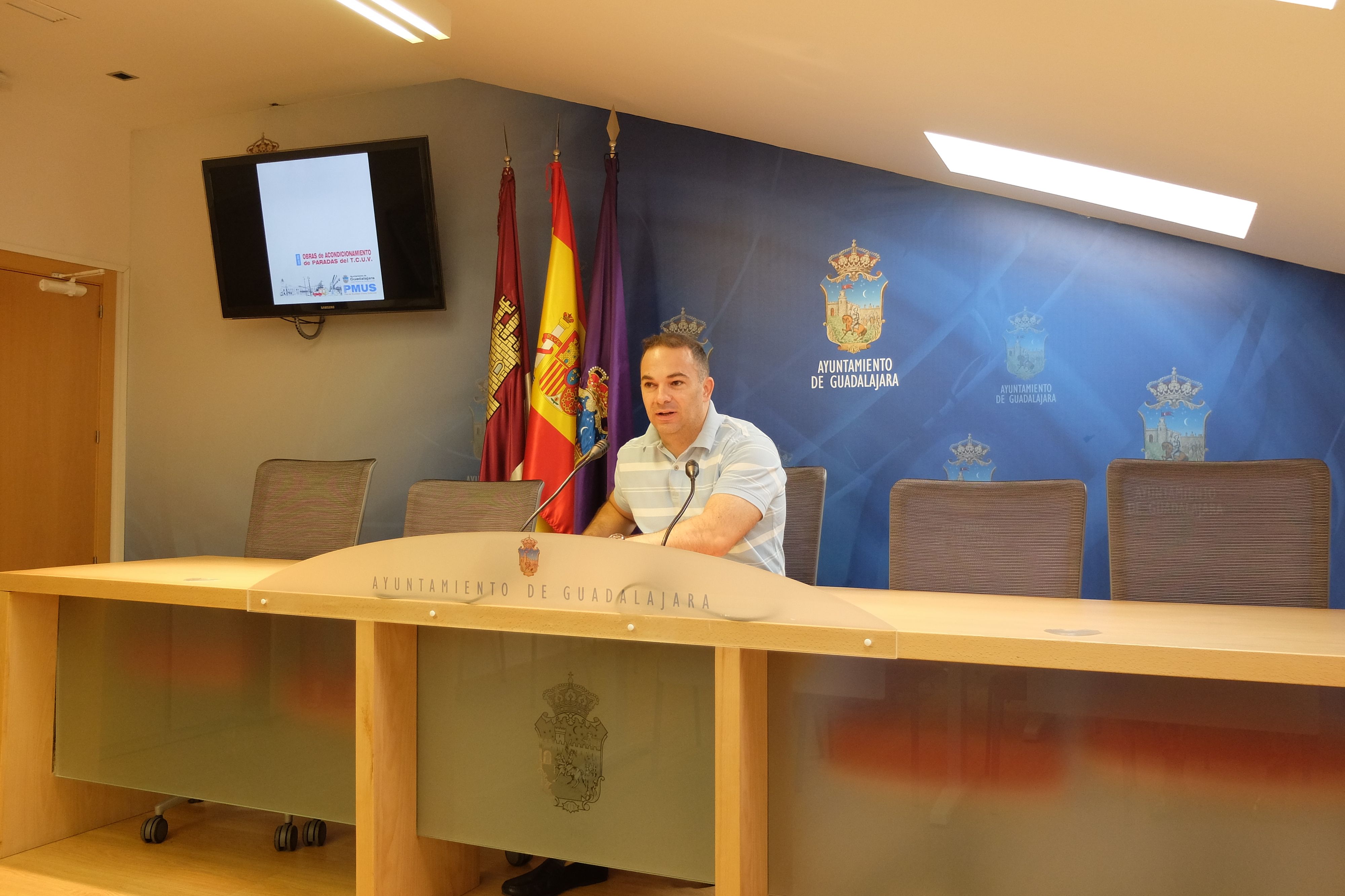 El Ayuntamiento de Guadalajara inicia los trabajos de mejora de 26 paradas de autobuses