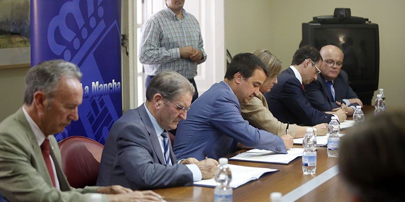 Caja Rural Castilla-La Mancha y JCCM ayudan a la incorporación de jóvenes agricultores