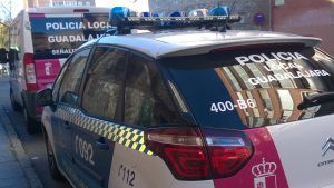 34152_dos_de_los_vehiculos_de_la_policia_local_de_guadalajara__en_imagen_reciente_