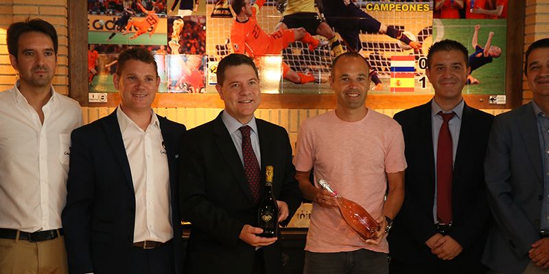 Andrés Iniesta muestra su faceta más empresarial alejada de la pelota