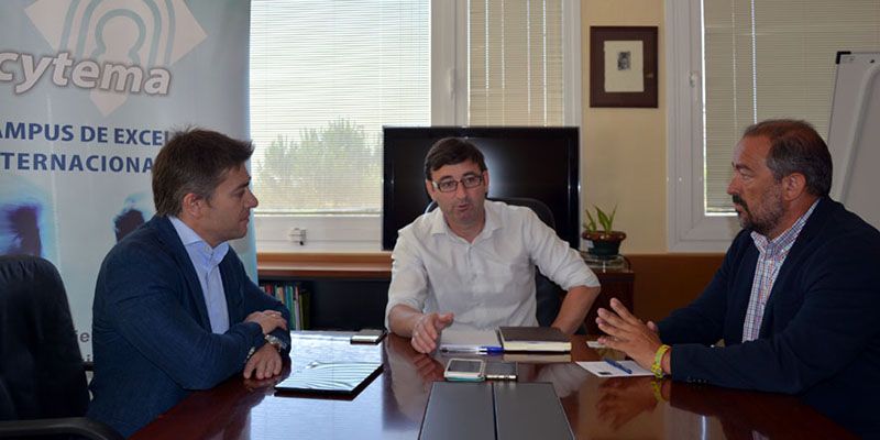 La UCLM comparte con Izquierda Unida sus demandas sobre financiación e investigación