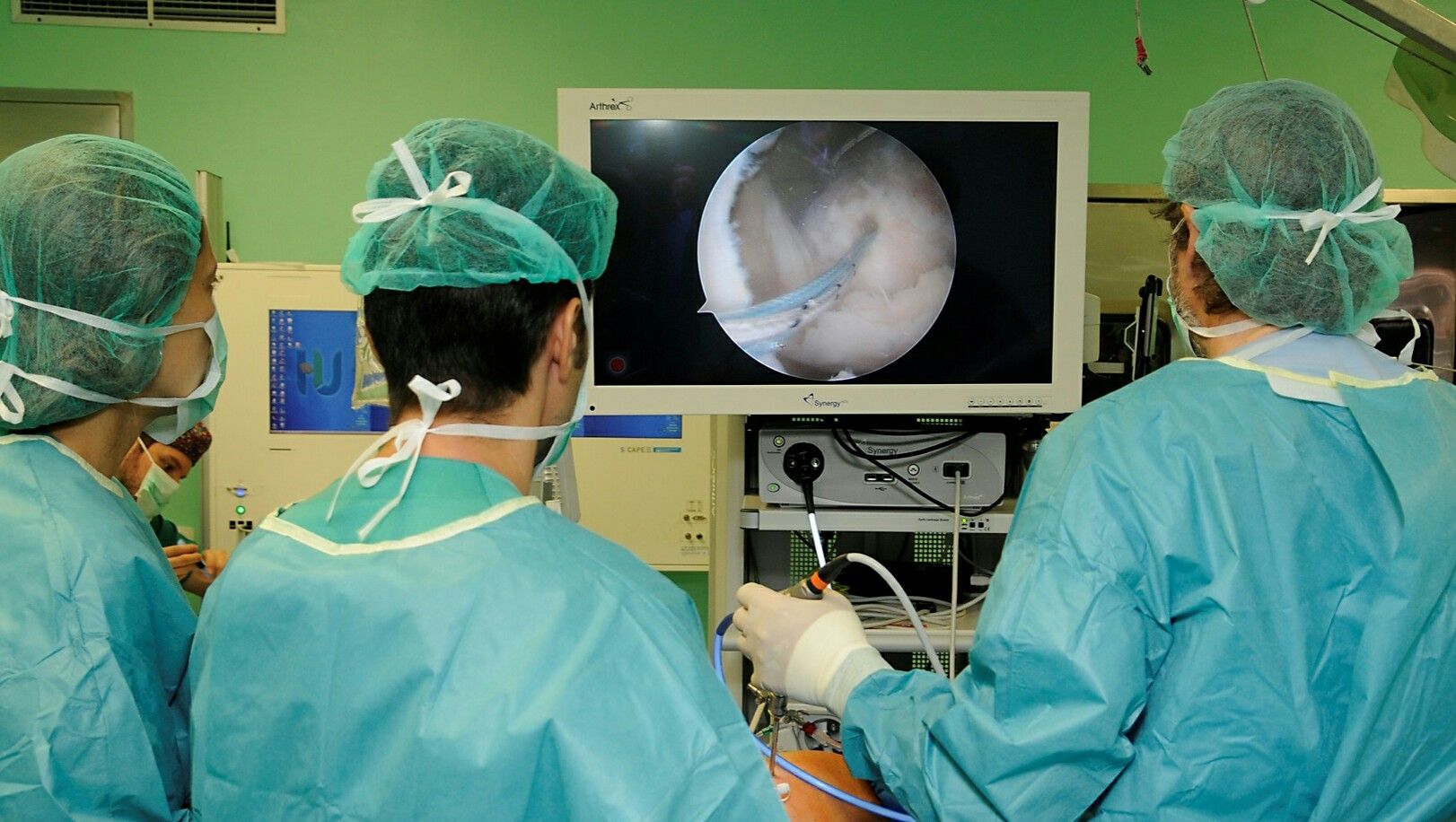 El servicio de Traumatología del Hospital de Guadalajara, el primero de España en llevar a cabo una reconstrucción capsular superior