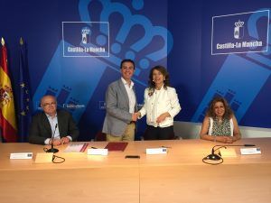 El Gobierno regional ha pagado 11 millones de euros, del primer tramo del Servicio de Ayuda a Domicilio, al 91 por ciento de 675 ayuntamientos 2 AYUDA A DOMICILIO