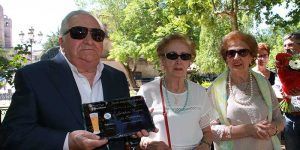 Boni Anguita y los hosteleros de posguerra, estrenan el premio al 'Fino seguntino' 2 BoniAnguita,ViudaDePacoBerlangaYEsposaDeBoniAnguita