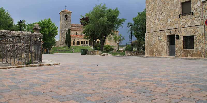 El Ayuntamiento de Tamajon mejora la calle de Enmedio