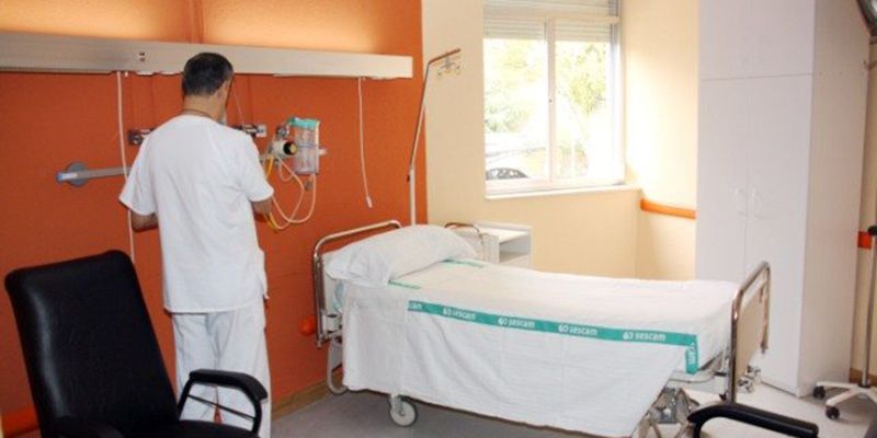 Robisco lo ve negro: «Hay altas prematuras, listas de espera falseadas, cierre de camas y afrontamos un verano incierto por la mala gestión de Page»