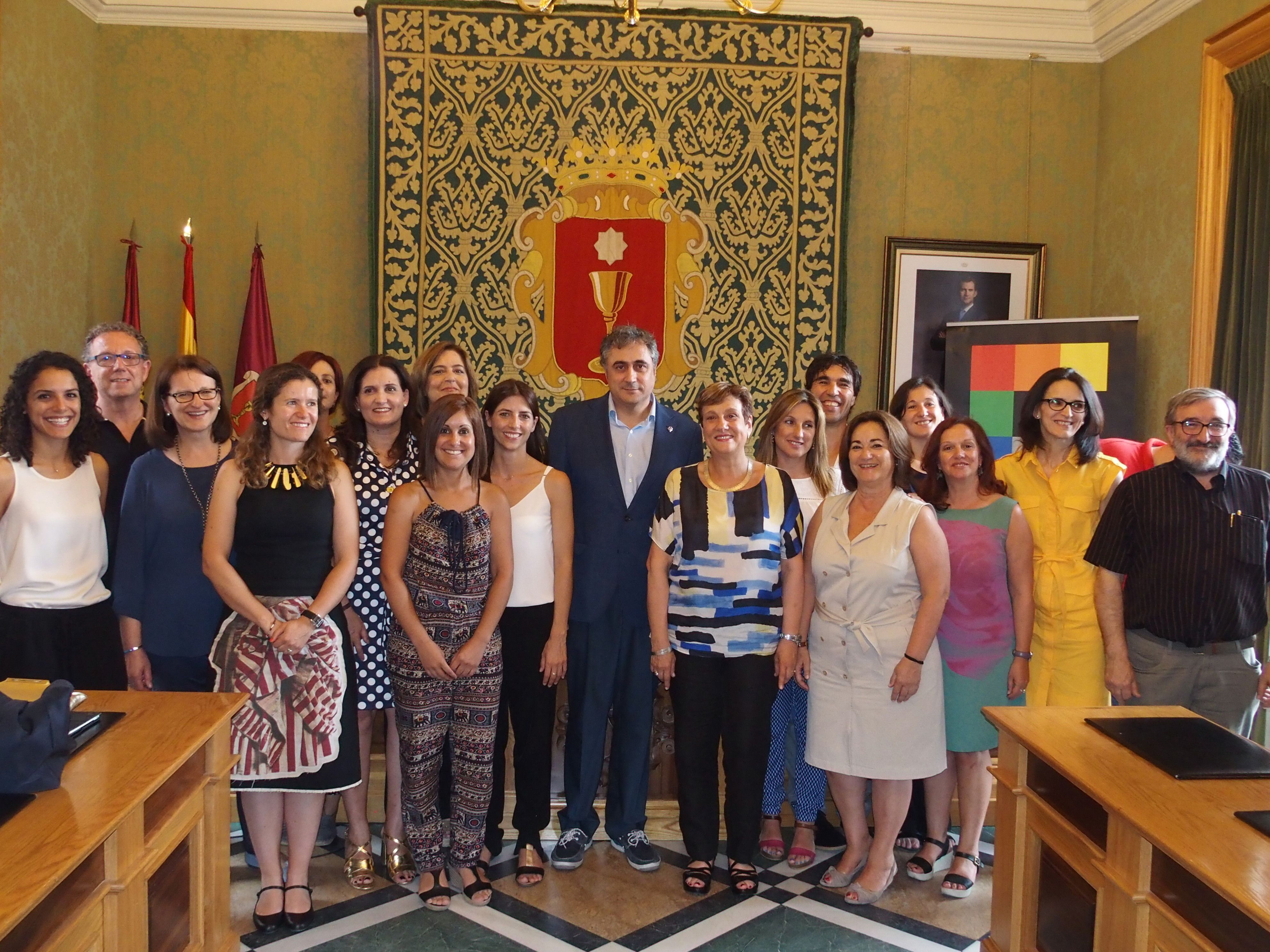 Mariscal recibe a un grupo de representantes de la Red Estatal de Ciudades Educadoras que han elegido a Cuenca para realizar sus trabajos 3 Mariscal recibe a un grupo de representantes de la Red Estatal de Ciudades Educadoras que han elegido a Cuenca para realizar sus trabajos