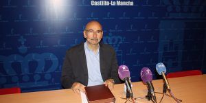 El director general de Salud Pública y Consumo, Manuel Tordera, informa en rueda de prensa