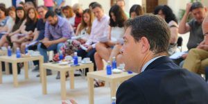 Emiliano García-Page durante el desayuno informativo y posterior rueda de prensa