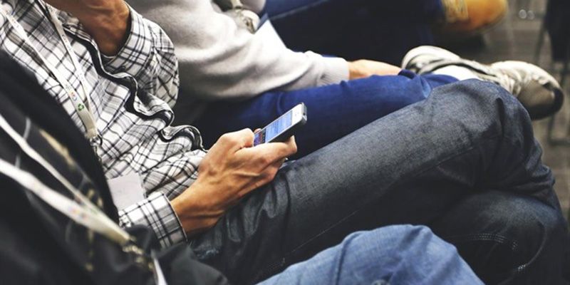 Tenemos un problema: sólo tardamos 44 segundos en consultar el móvil en una sala de espera 1 enganchados al movil