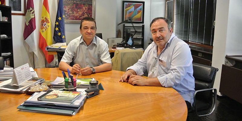 Gobierno y UGT coinciden en el impulso que supone el sector agrario para la creación de empleo en la región