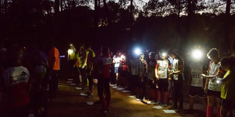 Motilla se llena de linternas en la IX Carrera Nocturna de Orientación