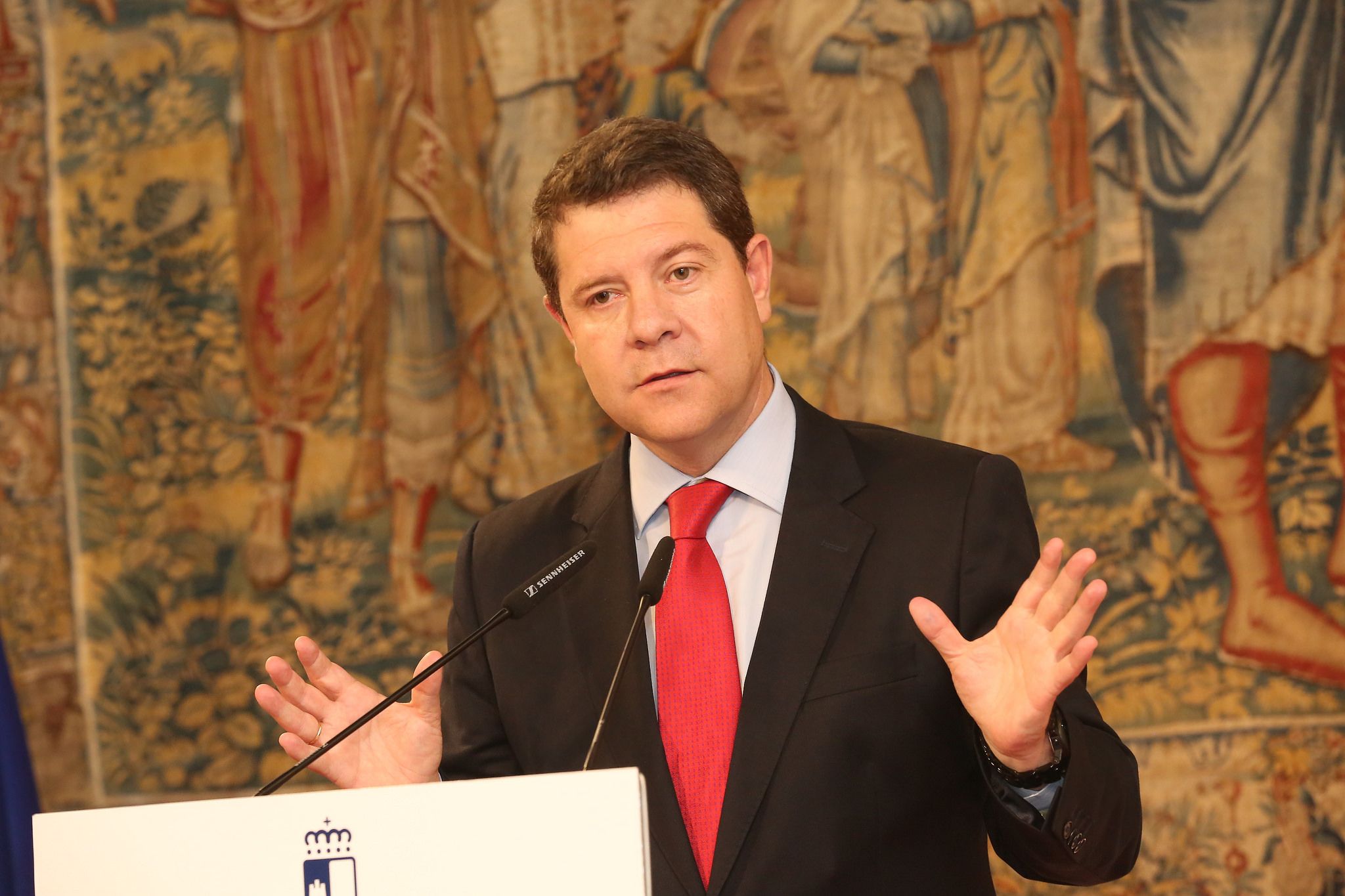 Page felicita al conquense Pedro Puig por la concesión del premio Princesa de Asturias de la Concordia a Aldeas Infantiles SOS 3 Page asegura que paraliza la “hemorragia” económica y social que sufría la región y sienta las bases de la reconstrucción en su primer año