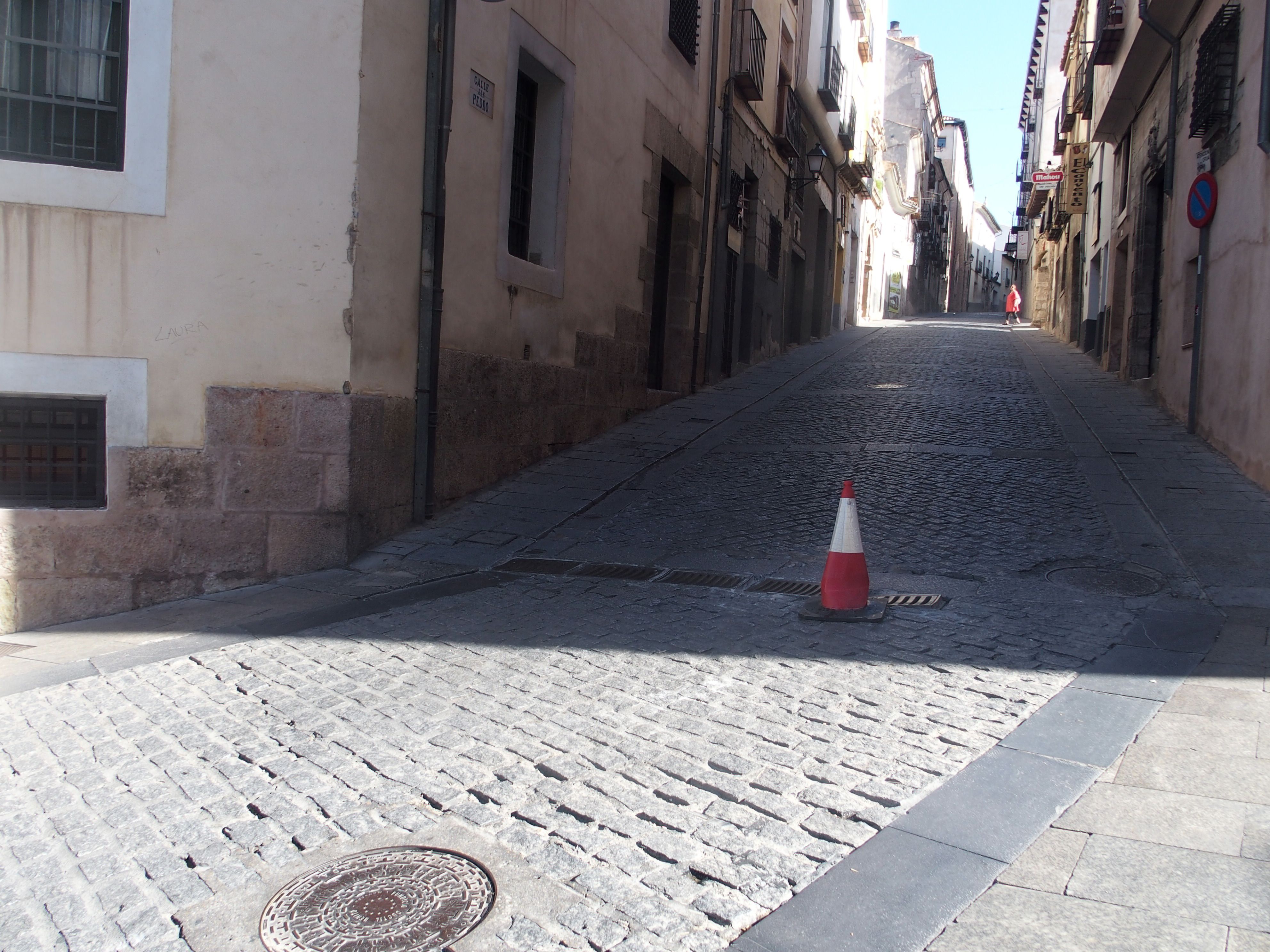 Corte de tráfico en la calle San Pedro de Cuenca por obras 3 Corte de tráfico en la calle San Pedro de Cuenca por obras