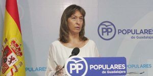 Ana Guarinos presidenta del PP de Guadalajara durante la rueda de prensa de hoy 010816