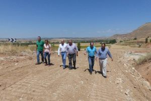 La Diputación mejora la carretera de Humanes a Torija eliminando un tramo de curvas peligrosas 2 Foto Diputacion - Visita obras carretera Torre del Burgo