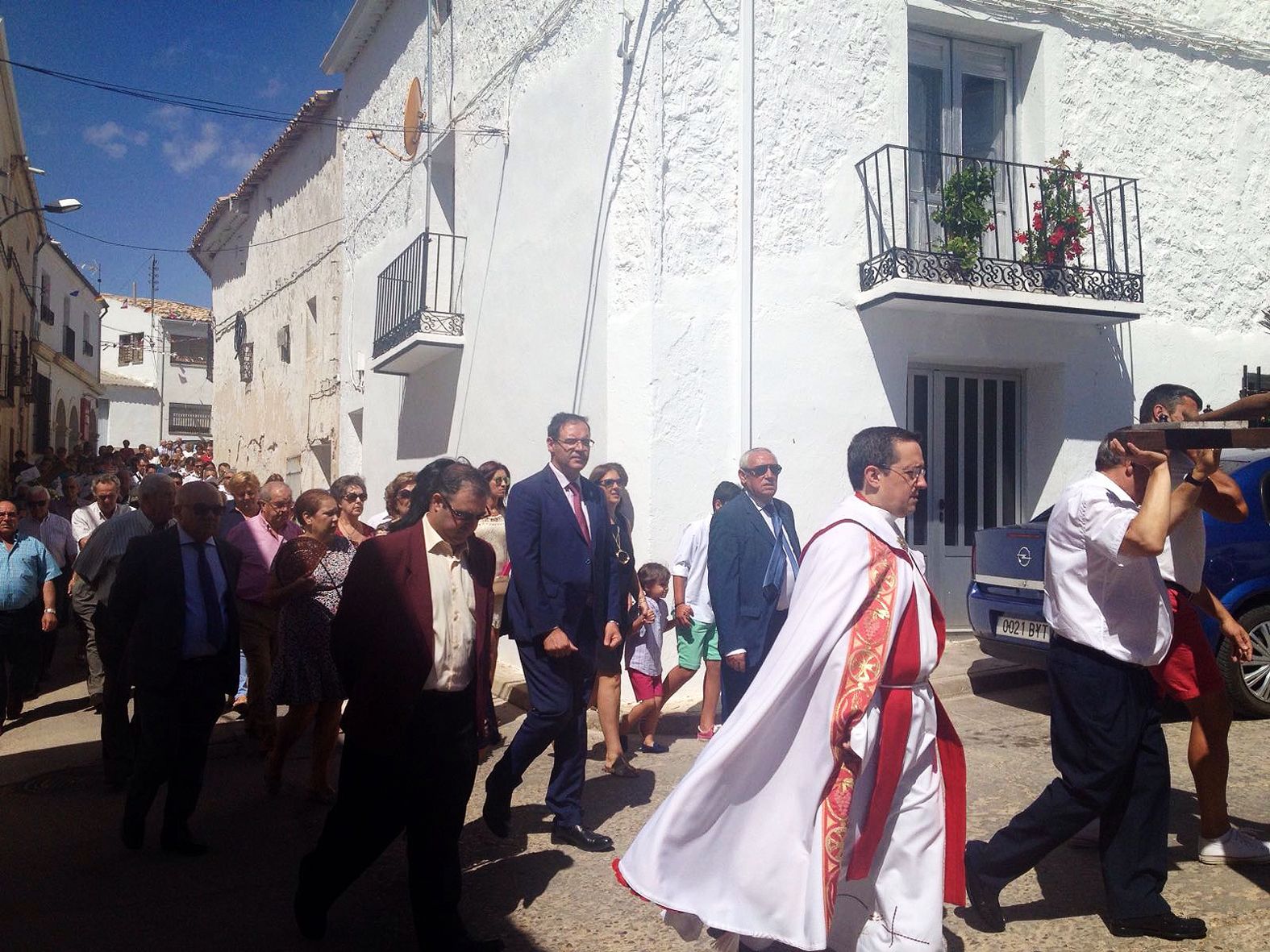 El presidente de la Diputación acompaña a los torrejoncilleros en su fervor al Stmo. Cristo del Amor