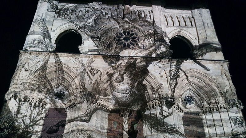 Miles de personas disfrutan del asombroso espectáculo de luz y sonido con la Catedral de Cuenca como lienzo