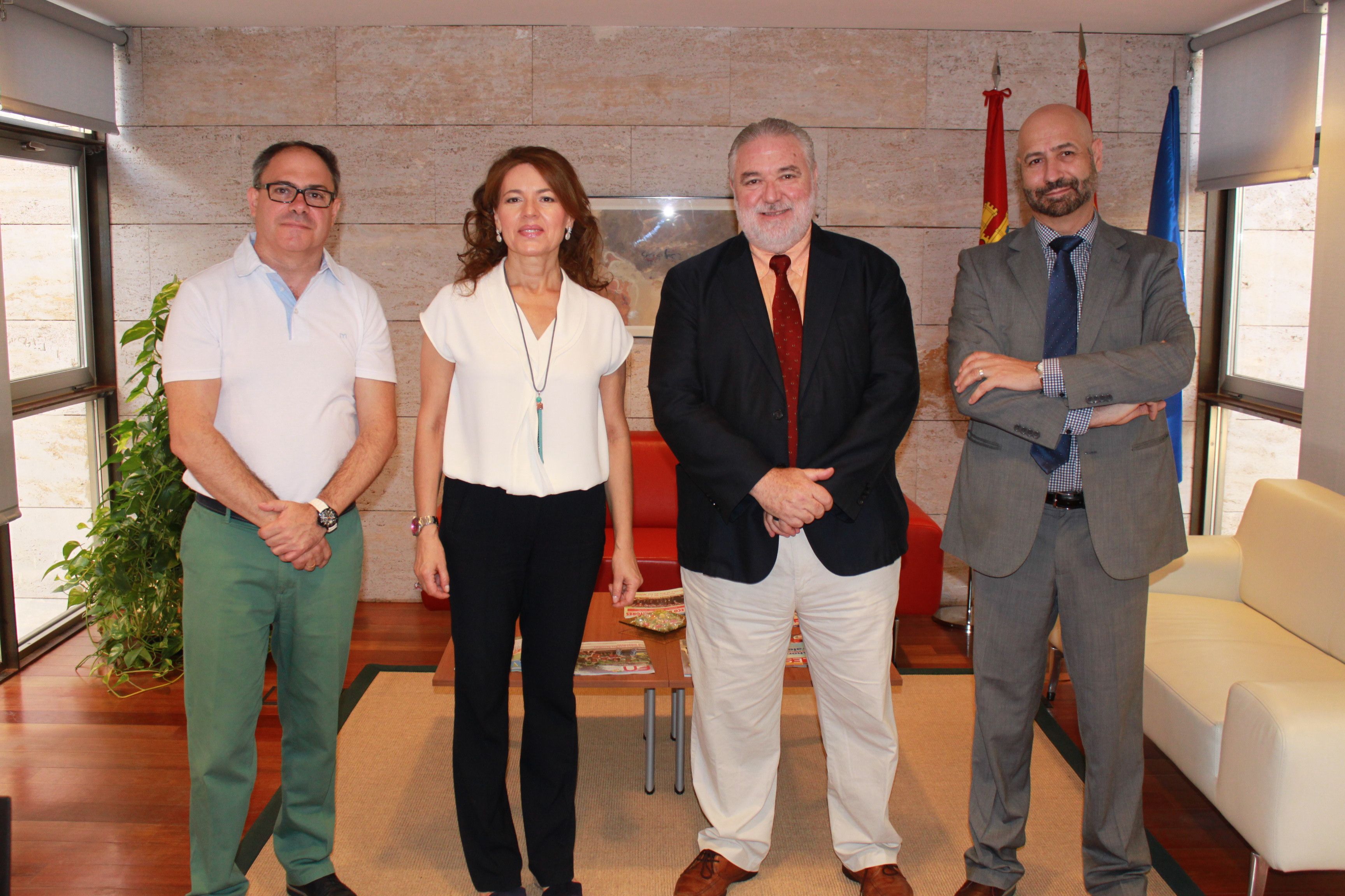 La Junta reconoce el trabajo del grupo de entidades de la ONCE en la gestión de recursos sociales de atención a mayores en la región