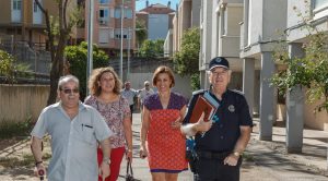 Encarnación Jiménez visita el barrio de La Rambla 2 Visita al barrio de La Rambla con el presidente de la asociación de vecinos Luis Miguel Yago