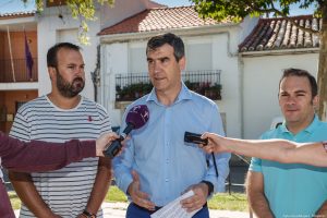 Antonio Román presenta en Usanos el proyecto de renovación de la red de abastecimiento de agua en la pedanía 2 Presentación de obras de canalización de aguas en Usanos, Benjamín Marián, Alcalde pedaneo