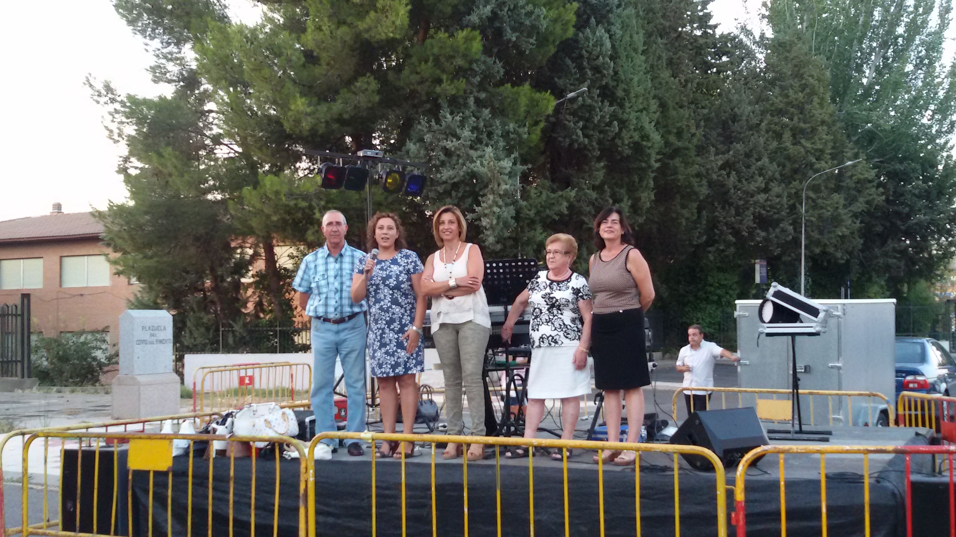 La tradicional verbena popular del Cerro del Pimiento congregó el sábado a numeroso público