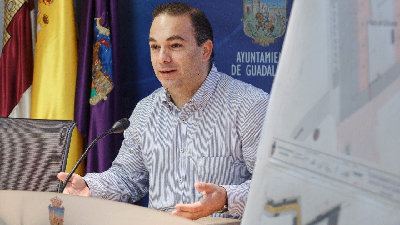 La “Operación Asfalto” en la Avenida de La Salinera concluirá antes del comienzo del curso escolar