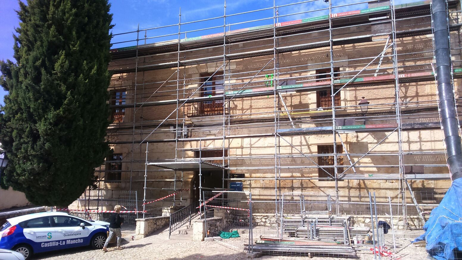 Ayuntamiento y Fundación Enresa renuevan la cubierta del Centro de Salud Comarcal de Pastrana