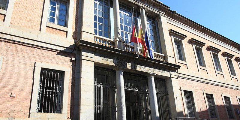 Castilla-La Mancha reduce a la mitad el déficit en un año