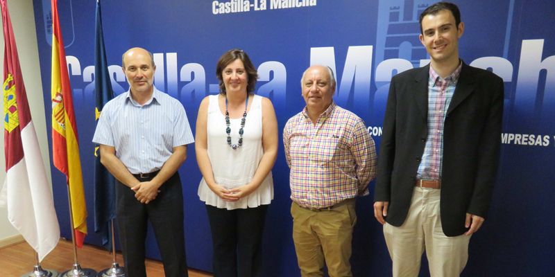 La consejera de Economía, Empresas y Empleo mantiene una reunión de trabajo con el alcalde de Horche