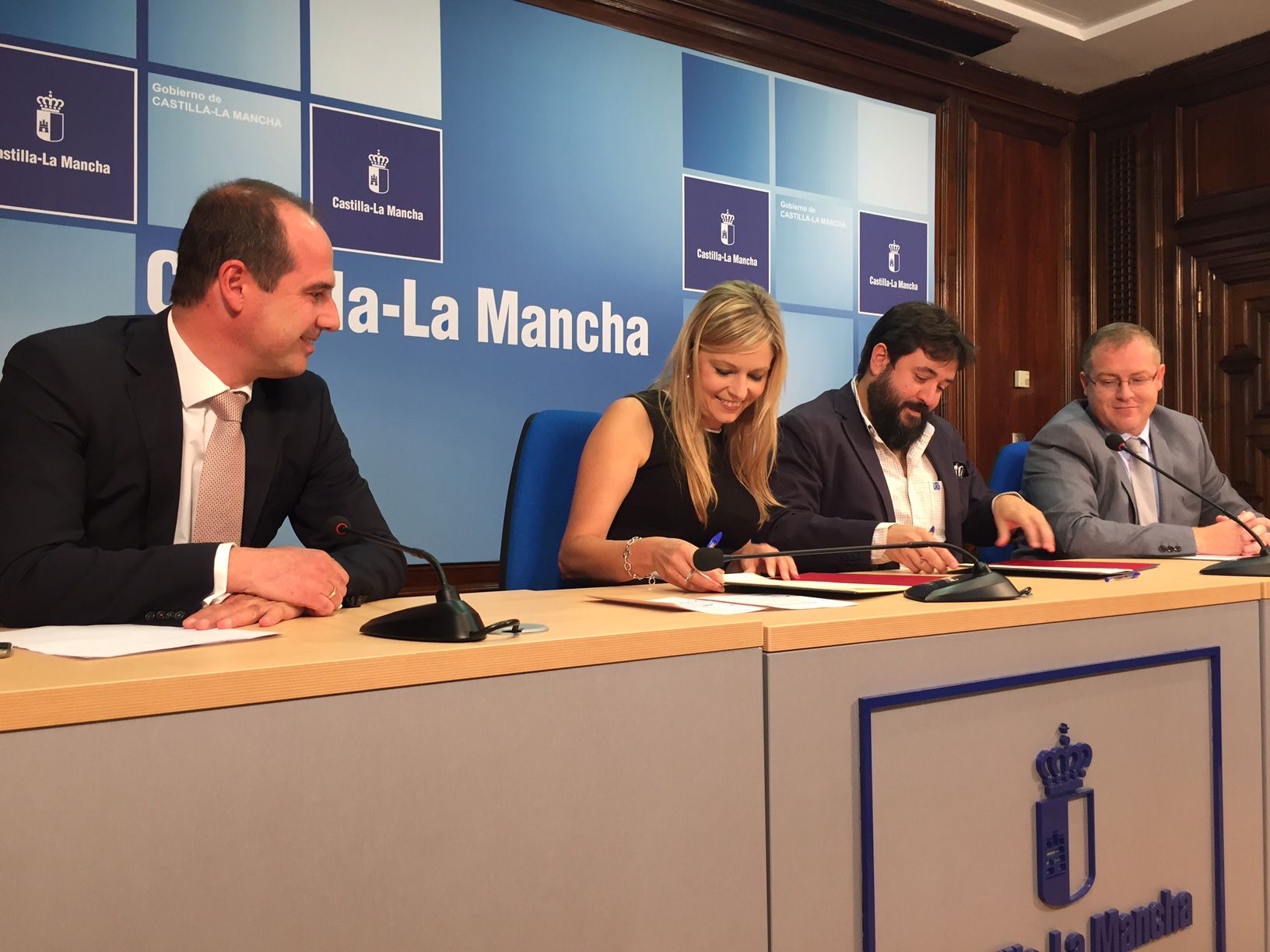 La Junta “mirará con lupa” las cesiones de derechos de agua que incluirá el decreto-ley que apruebe el Consejo de Ministros 2 La Junta “mirará con lupa” las cesiones de derechos de agua que incluirá el decreto-ley que apruebe el Consejo de Ministros