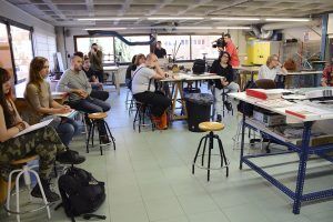 Profesionales del grabado y del diseño valoran el alcance de fusionar lo tradicional y lo contemporáneo 