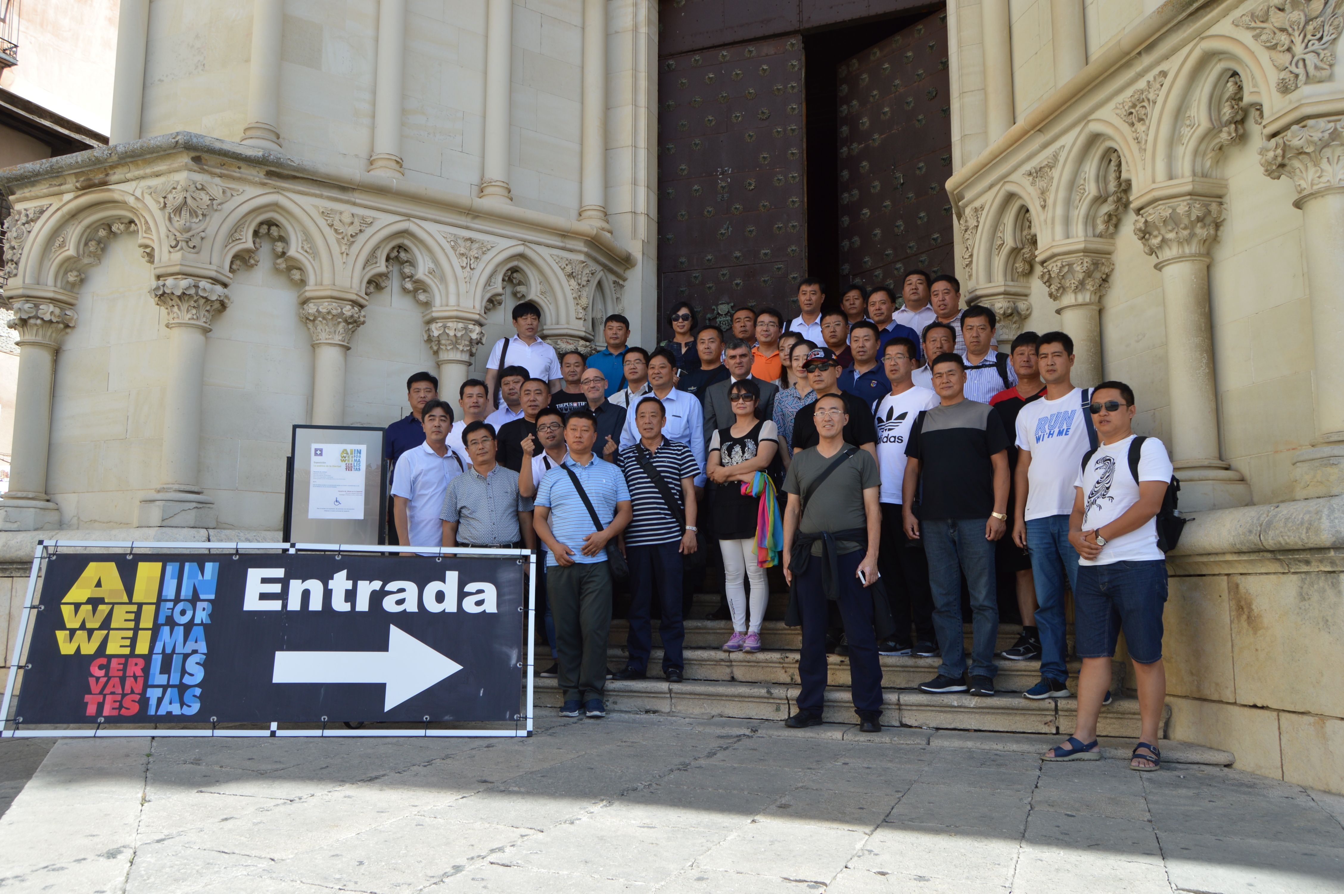 Una delegación china y un grupo de empresarios cataríes visitan la exposición “La poética de la libertad”