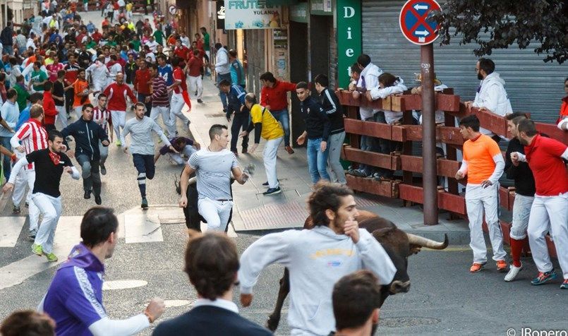 Cuatro heridos, uno de ellos por asta de toro, en el tercer encierro de Guadalajara
