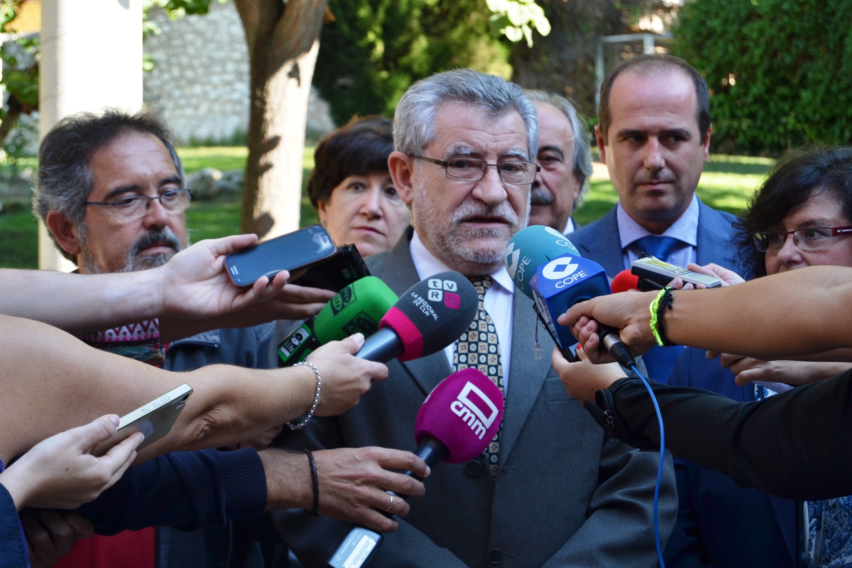 El Gobierno regional destaca y agradece el compromiso de los 75 centros educativos de la región que desarrollarán este curso 194 proyectos de FP dual 3 El Gobierno regional destaca y agradece el compromiso de los 75 centros educativos de la región que desarrollarán este curso 194 proyectos de FP dual