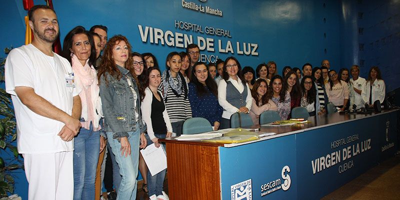 El Hospital de Cuenca recibe a los 33 alumnos que se van a formar como Técnicos de Cuidados Auxiliares de Enfermería