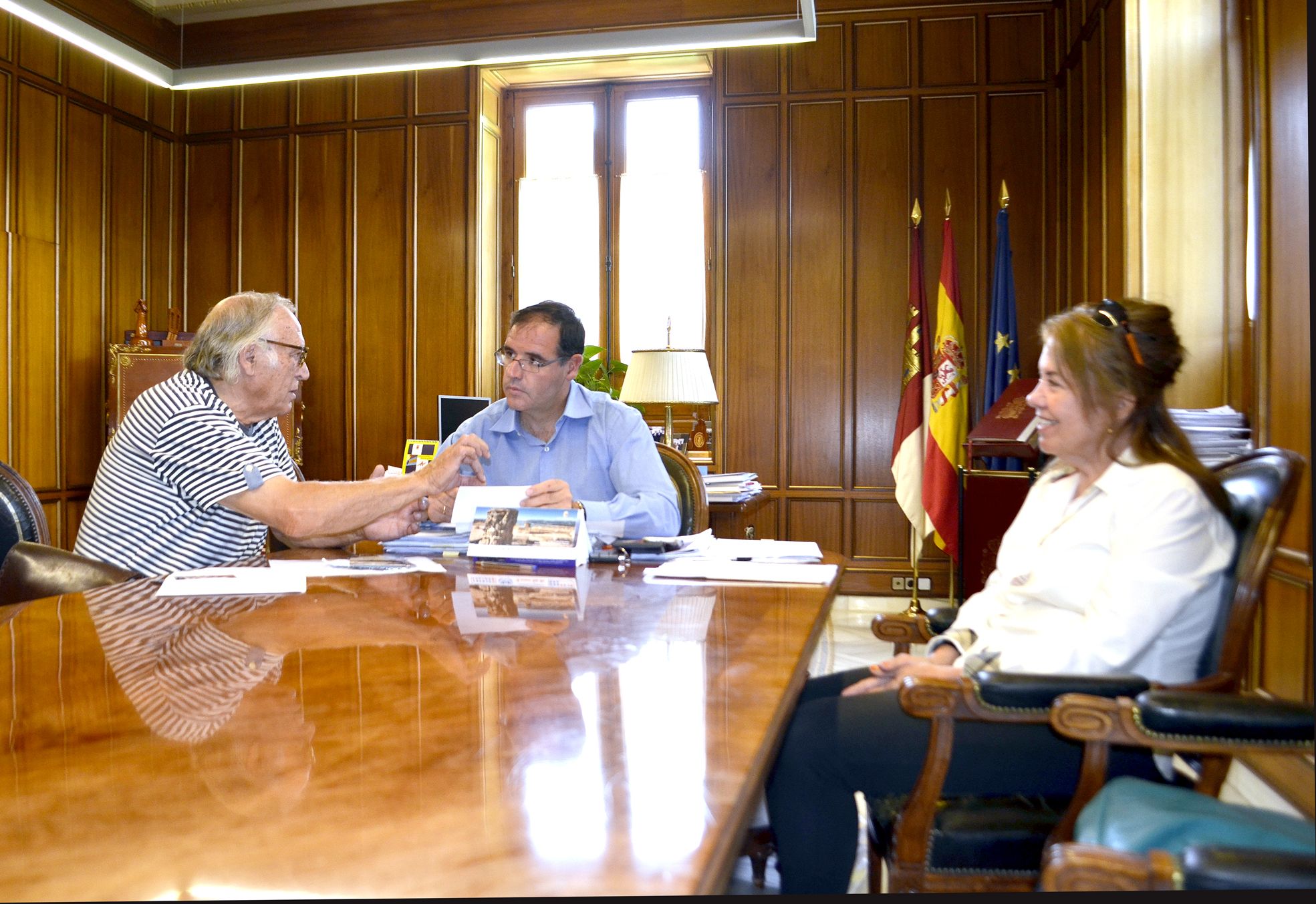 El escultor Lorenzo Redondo Badía donará a la Diputación un grupo escultórico dedicado a la familia 3 El escultor Lorenzo Redondo Badía donará a la Diputación un grupo escultórico dedicado a la familia