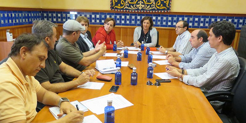 Junta, CCOO y UGT abordan las necesidades de recolocación de los trabajadores despedidos de Elcogas y el futuro de la central 1 Reunión con representantes sindicales de la empresa Elcogas de Puertollano