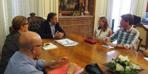 Susana Pérez y Jesús Cerezo, creadores del blog ‘Webos Fritos’, muestran su apoyo a la candidatura de Cuenca como ‘Capital Española de la Gastronomía 2017’