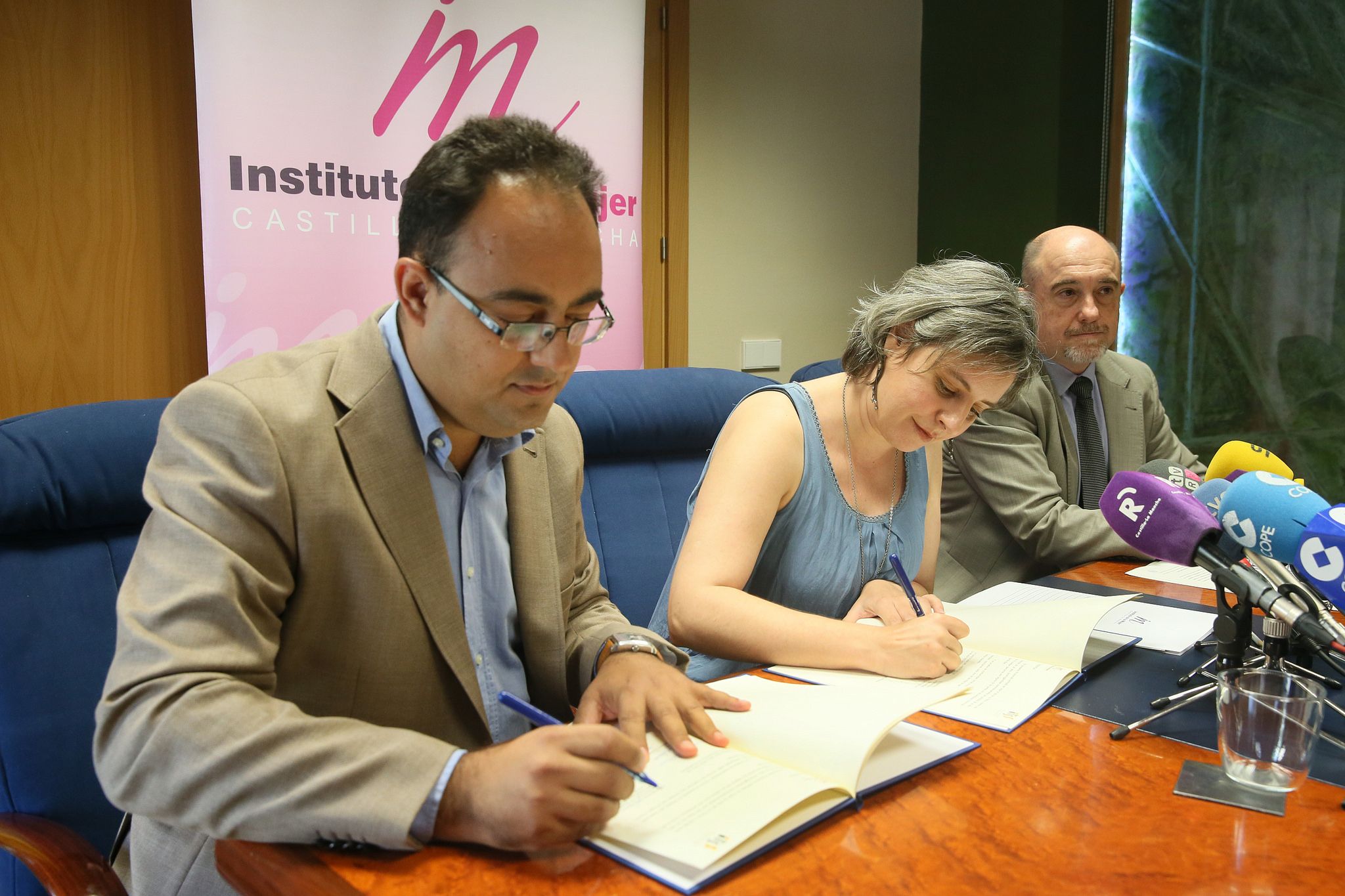 El Gobierno regional y la Inspección de Trabajo y Seguridad Social firman un protocolo, pionero en España, para fomentar la igualdad en el mundo laboral