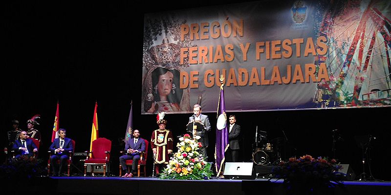 Antonio Román invita a los guadalajareños a disfrutar de sus fiestas