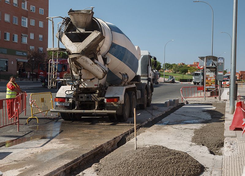 La “Operación Asfalto” en la Avenida de La Salinera concluirá antes del comienzo del curso escolar