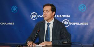 carlos-velazquez-en-rueda-de-prensa-131016