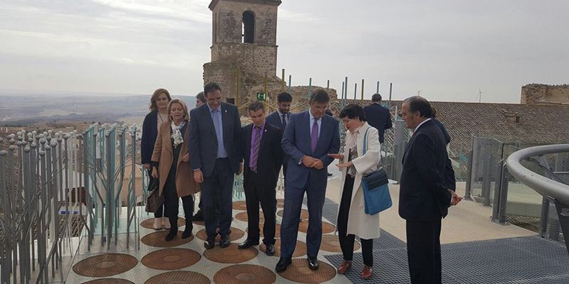 Catalá visita la rehabilitación del Castillo de Garcimuñoz