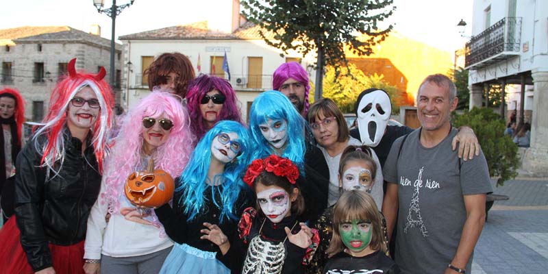 Cartas, puches, calabazas y diálogo entre generaciones en el puente de Los Santos en Pareja