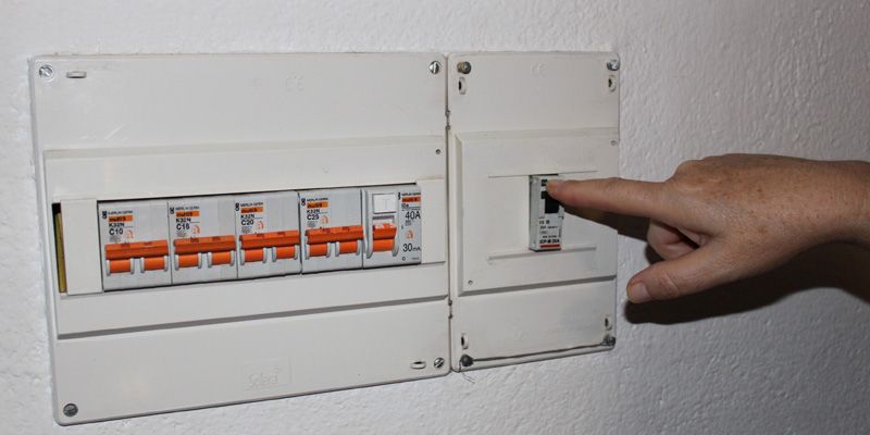 El Gobierno regional inicia la segunda fase del Plan contra la Pobreza Energética que pondrá énfasis en el ahorro en la factura de las familias