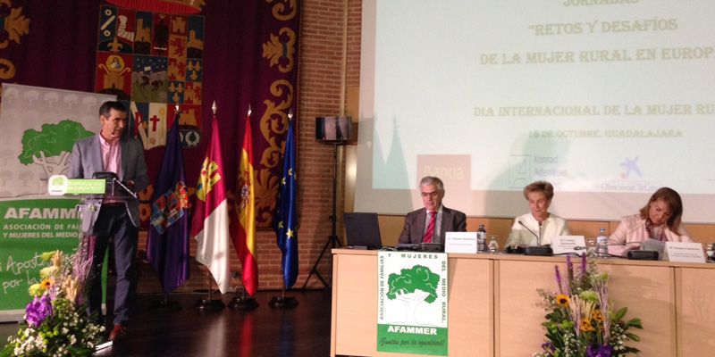 Román: “Queremos que las familias se arraiguen en nuestros pueblos y alcanzar la igualdad de oportunidades en el medio rural”