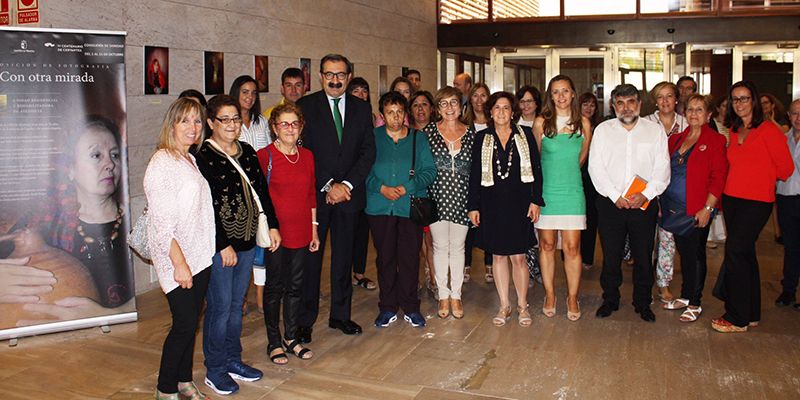 Sanidad acoge la exposición “Con otra mirada” coincidiendo con las celebraciones del Día Internacional de la Salud Mental