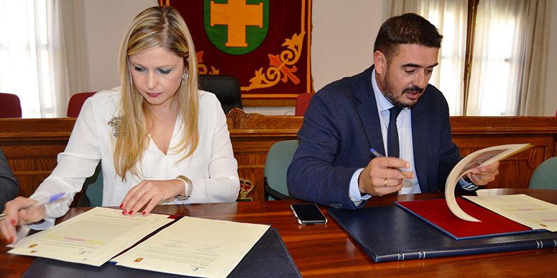 La Junta y Marchamalo firman el convenio para iniciar un nuevo servicio de transporte colectivo ASTRA a primeros de noviembre